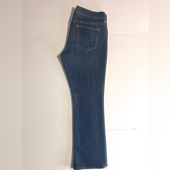 Diva Short Style Old Navy Women’s Blue Jeans - Picture 4 of 8